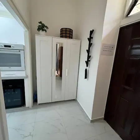 Apartment New Downtown With Hydromassage Shower, Terrace & Ac Budapest