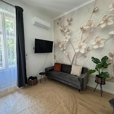 Apartment New Downtown With Hydromassage Shower, Terrace & Ac *