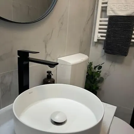 Apartment New Downtown With Hydromassage Shower, Terrace & Ac