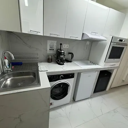 Apartment New Downtown With Hydromassage Shower, Terrace & Ac Budapest