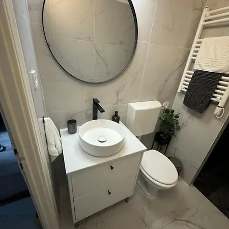 New Downtown With Hydromassage Shower, Terrace & Ac Budapest
