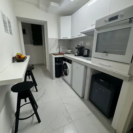 Apartment New Downtown With Hydromassage Shower, Terrace & Ac Budapest