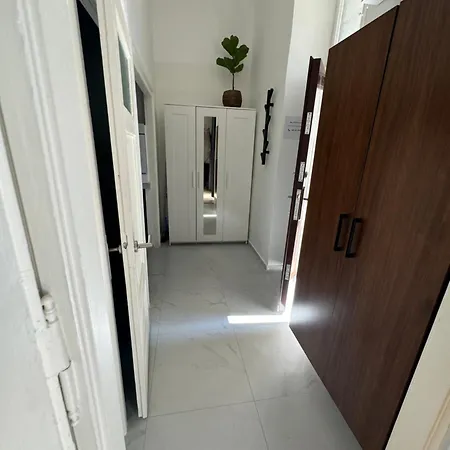 New Downtown With Hydromassage Shower, Terrace & Ac Budapest